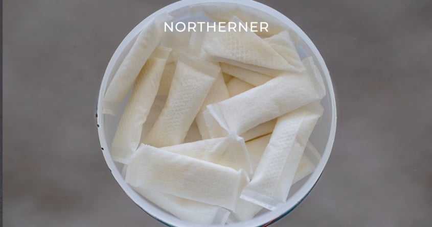 Eine geöffnete Dose mit All-White-Snus