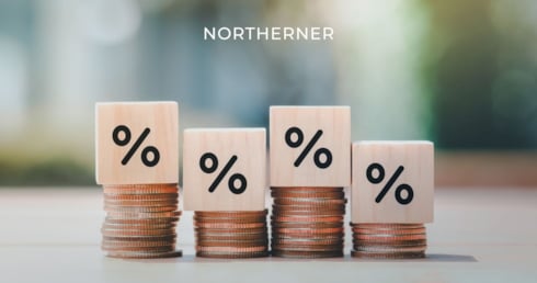 Muenzen und Prozentzeichen um Steuern darzustellen